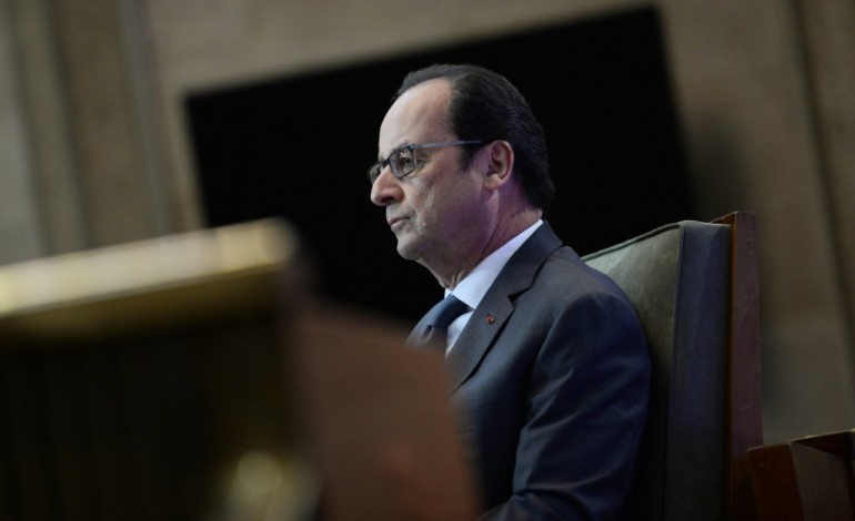 Hollande entend rester "le patron"