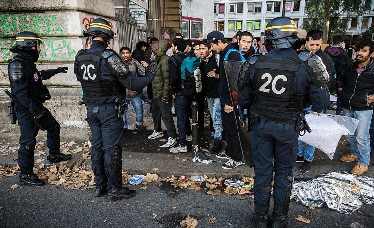 Campement de migrants à Paris: opération de contrôle de police