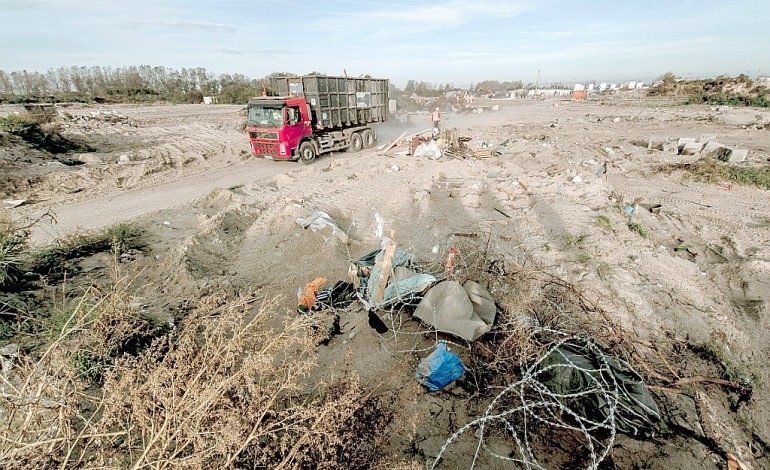 Migrants: entièrement démantelée, la "Jungle" de Calais n'est plus