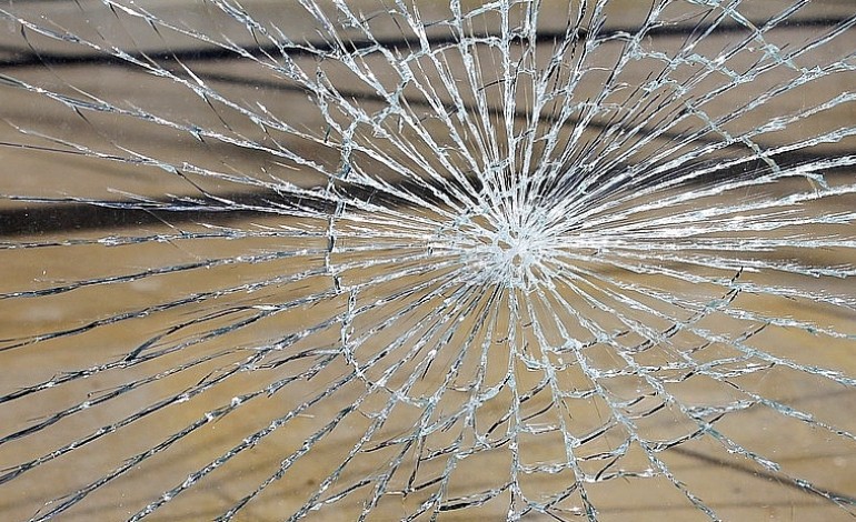 Rouen. Seine-Maritime : le casseur de vitres tente de fuir en sautant sur le véhicule de la police