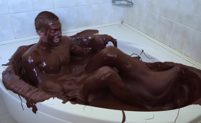 VIDEO - Il prend un bain dans 275 kg... de Nutella
