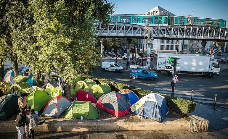 Campement de migrants de Paris: vers une évacuation record