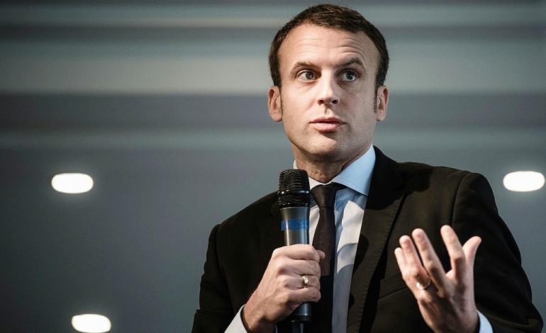 Macron: Le choix de se présenter "pas suspendu" à la décision de Hollande