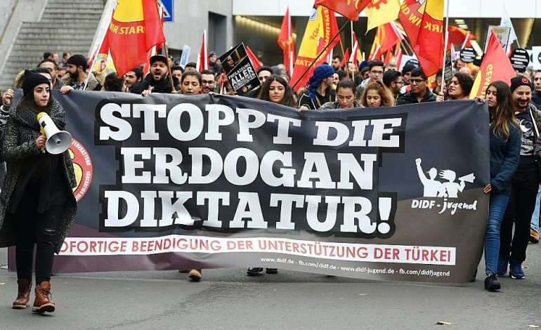 Des milliers de Kurdes défilent contre Erdogan en Europe