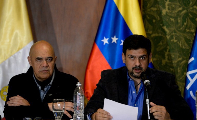 Venezuela: gouvernement et opposition s'engagent sur une issue pacifique à la crise