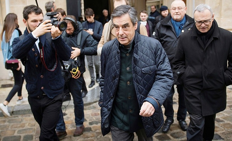 Primaire droite: Fillon largement en tête devant Juppé puis Sarkozy, selon des résultats provisoires