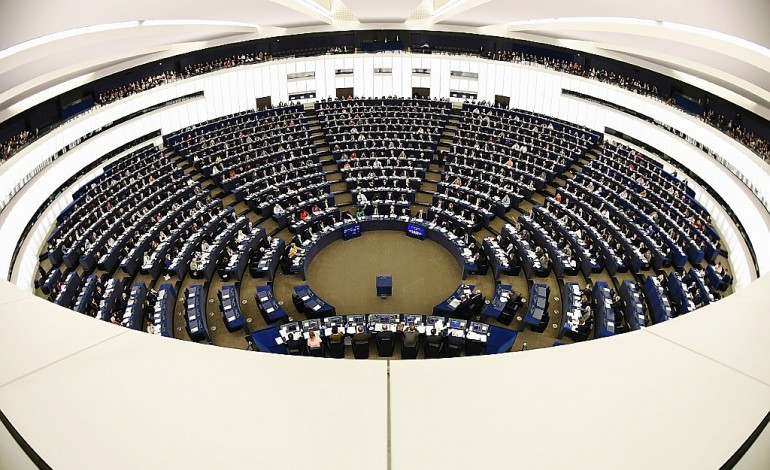 Turquie: les députés européens pour le gel des négociations d'adhésion