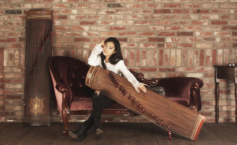 Luna Lee, une YouTubeuse Coréenne qui reprend les grands classiques du rock avec un Gayageum