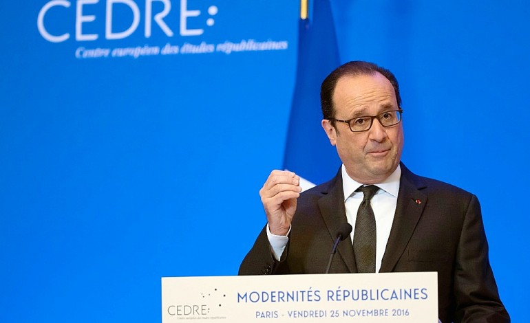 "Récit national" et référendums: Hollande s'oppose à Fillon