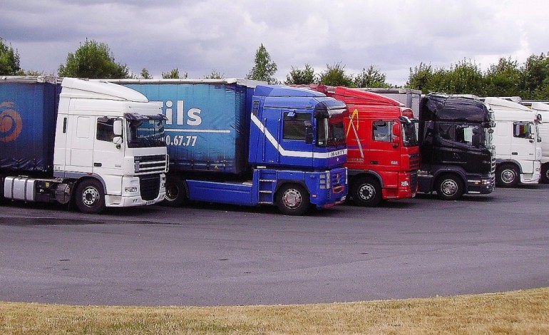 Rouen. Près de Rouen, les siphonneurs de réservoirs de camions terminent en garde à vue
