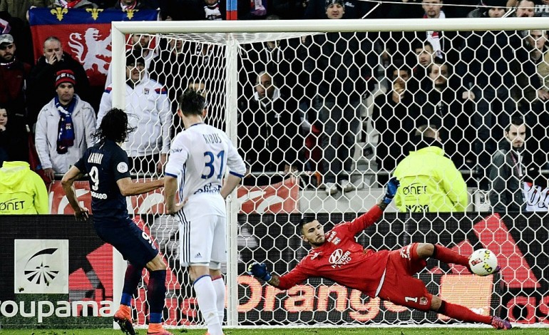 Ligue 1: Paris croque Lyon et menace Nice, comme Monaco