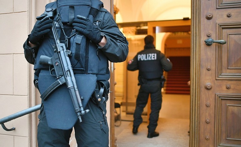 Allemagne: un employé du renseignement arrêté, soupçonné de préparer un attentat islamiste