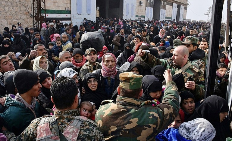 "Descente aux enfers" à Alep, des milliers de civils fuient