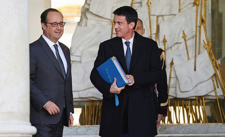 Hollande rappelle la "nécessité d'être tous à son poste"