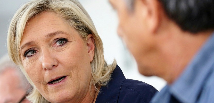 Marine Le Pen: le choix de Hollande marque un "échec très lourd"