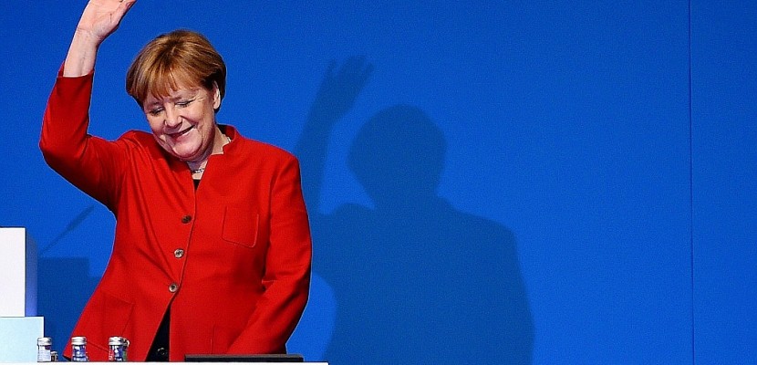 La CDU réélit Merkel à sa tête pour conduire la campagne électorale de 2017
