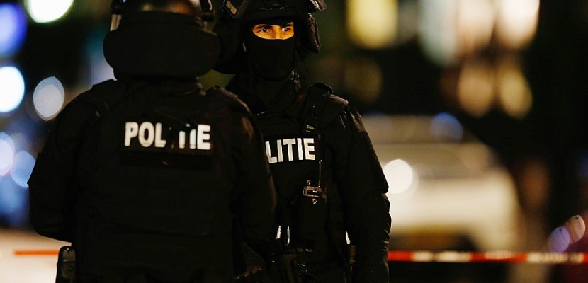 Pays-Bas: un "suspect terroriste" arrêté à Rotterdam avec des armes