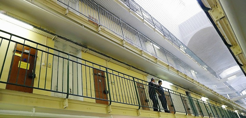 Prison: conditions "indignes" à Fresnes, dénonce la contrôleure