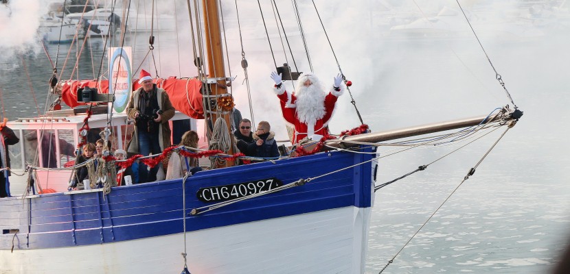 Cherbourg. A Cherbourg, le Père-Noël arrive par la mer [PHOTOS et VIDEO]
