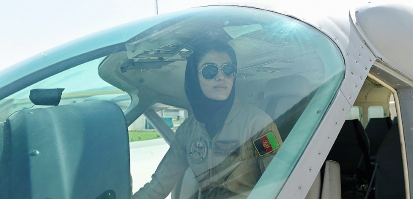 Afghanistan: vif débat après la défection d'une femme pilote