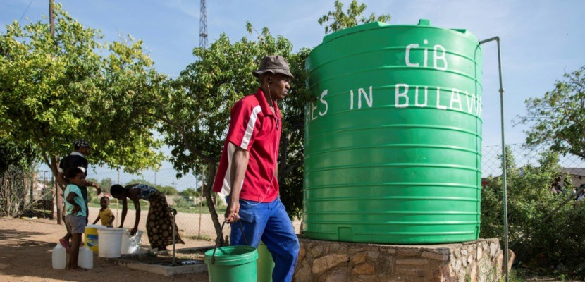 Au Zimbabwe écrasé par la sécheresse, le juteux commerce des "marchands d'eau"