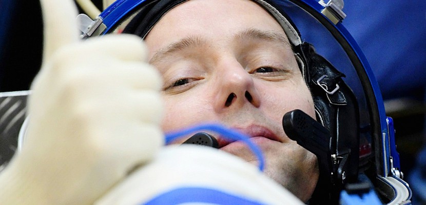 Première sortie dans l'espace pour l'astronaute Thomas Pesquet