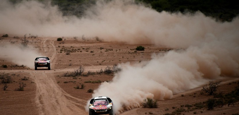 Dakar: Loeb l'emporte, Peterhansel reste en tête à la veille de l'arrivée