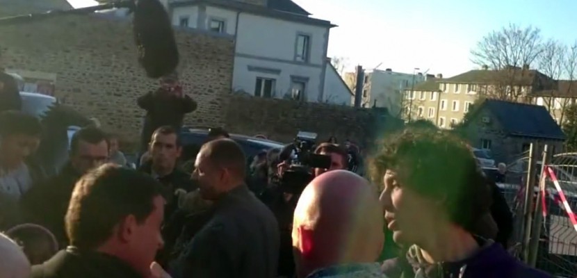 Saint-Lô. VIDEO. En campagne pour la primaire, Manuel Valls reçoit une une gifle en Bretagne