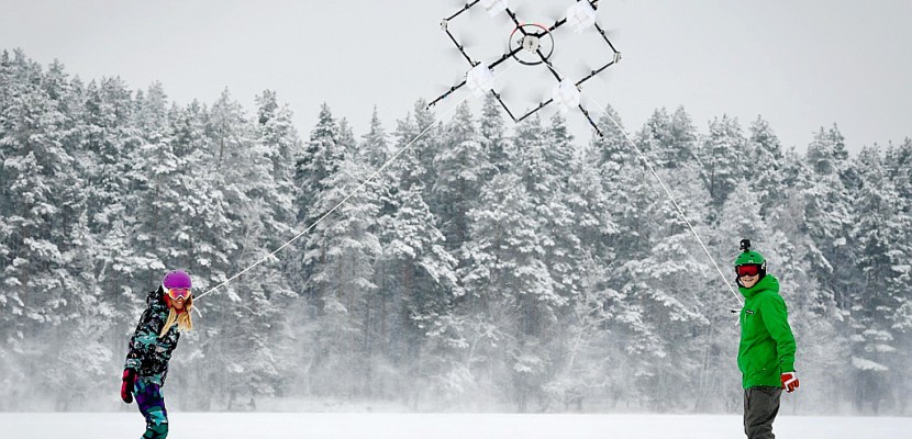 Après le ski nautique et le kitesurf: le "droneboarding" en Lettonie