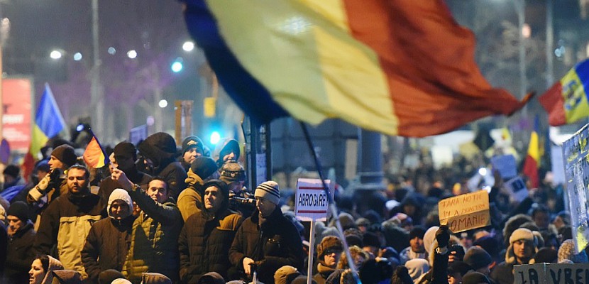 Roumanie: Bucarest sous pression après des manifestations géantes