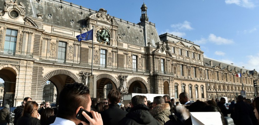 Attaque du Louvre: affluence habituelle à la réouverture du musée