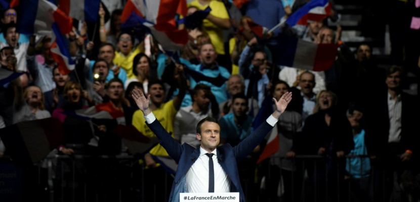 Macron voit "une démonstration d'envie" pour sa candidature dans la foule à son meeting à Lyon
