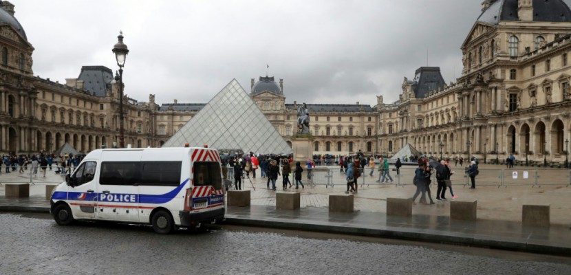 L'assaillant du Louvre, en garde à vue à l'hôpital, pourrait être entendu dès dimanche