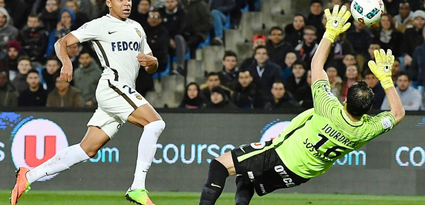 Ligue 1: Monaco bat Montpellier et met la pression sur Paris