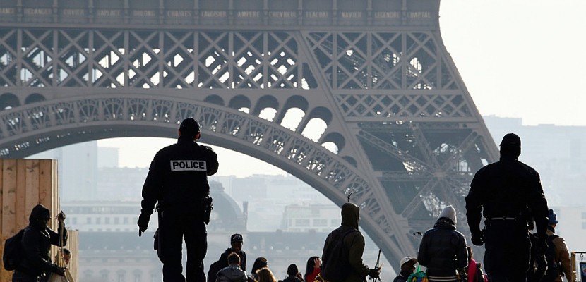 Sécurité : la tour Eiffel protégée par un mur de verre