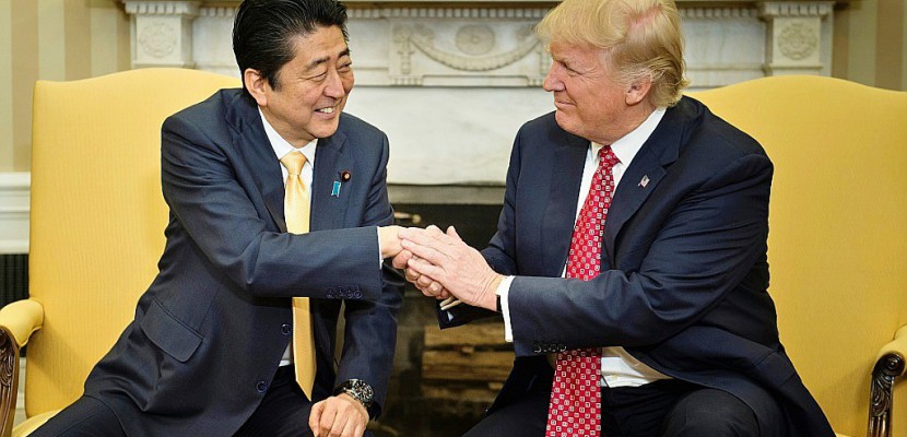Donald Trump accueille Shinzo Abe à la Maison Blanche
