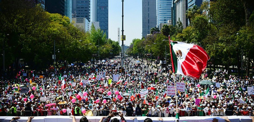 Mexique: des milliers de personnes manifestent contre Donald Trump
