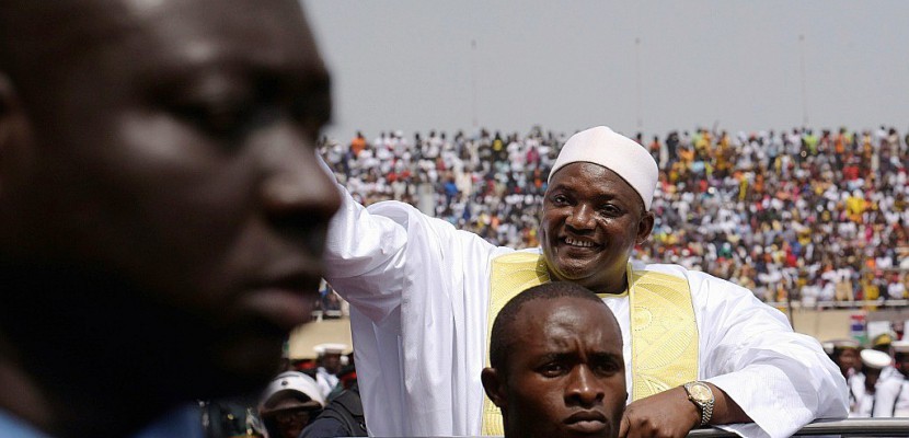 Gambie: le président Barrow libère tous les détenus sans jugement