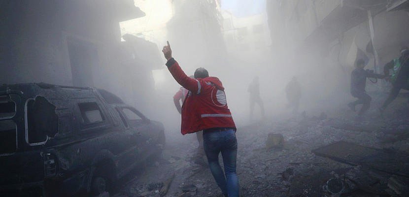 L'armée syrienne bombarde près de Damas avant les négociations