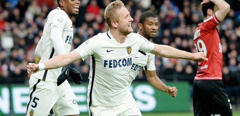 Ligue 1: Monaco évite le piège à Guingamp et redevient seul leader