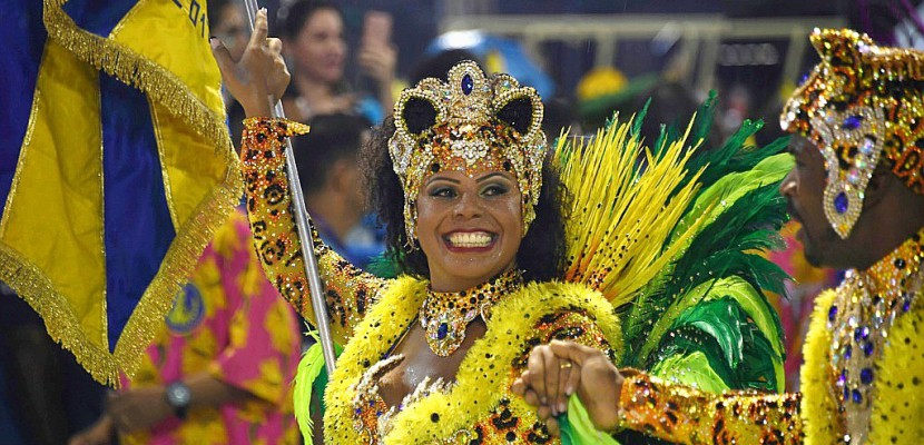 Carnaval de Rio: les écoles de samba ont commencé à défiler