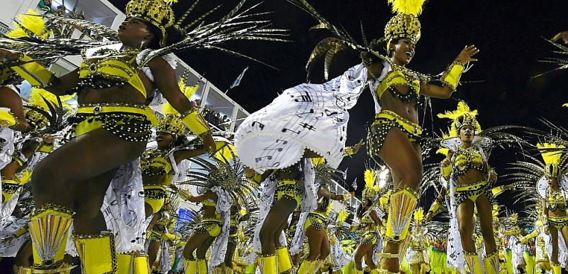 Carnaval de Rio: le faste et les paillettes après l'accident