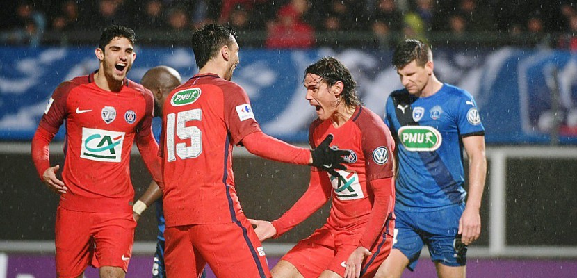 Ligue 1: le Paris SG chasse Monaco, Marseille ses doutes défensifs