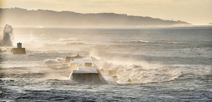 28 départements en vigilance orange pour vents violents et vagues-submersion
