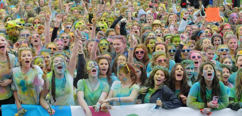Caen. À Caen, 1 000 lycéennes réunies pour une course haute en couleur [VIDÉO]