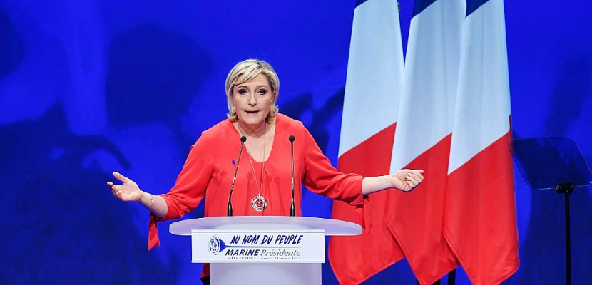 Le Pen dénonce la "mondialisation" qui "désertifie" la ruralité