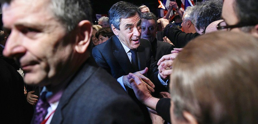 Fillon veut relancer sa campagne avant sa convocation judiciaire