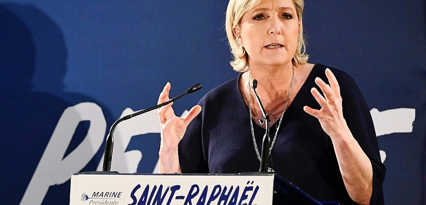Dans le Var, Le Pen persifle sur Fillon et fait fi des affaires