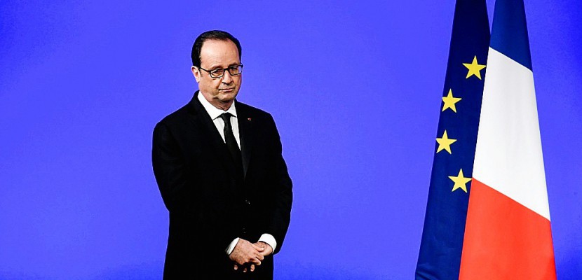 Hollande demande l'"exemplarité" à ceux qui "briguent" des  responsabilités"