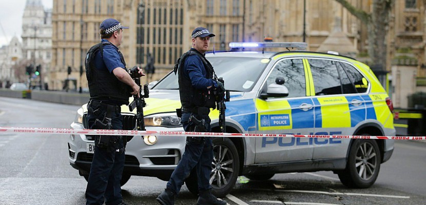 Royaume-Uni: des coups de feu entendus devant le Parlement à Londres